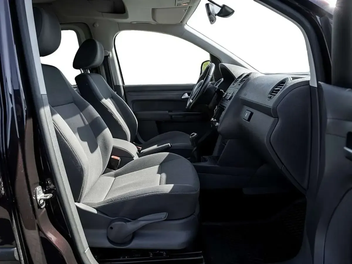Gebraucht VW Caddy Trendline 105 PS (77 kW) 2014 Schwarz Van / Kleinbus