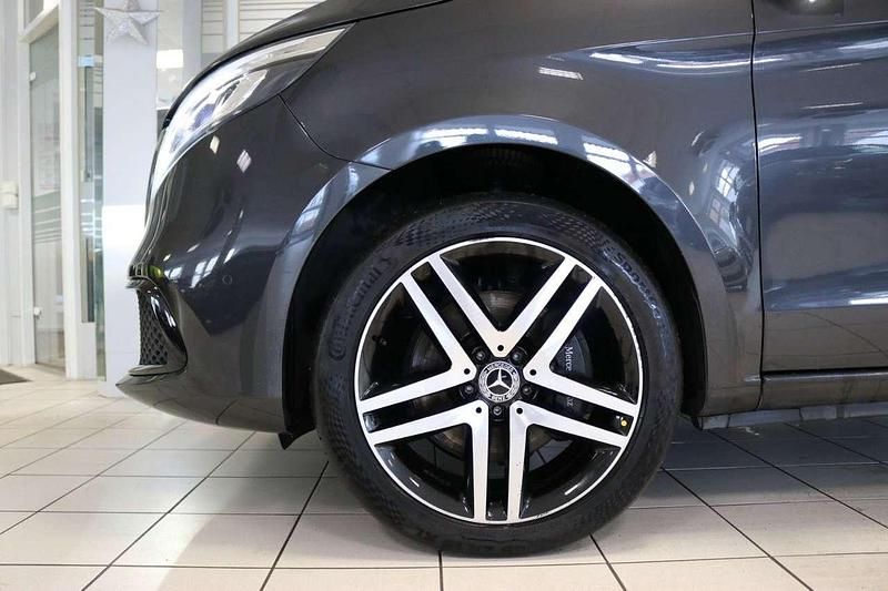 Gebraucht Mercedes V300 Avantgarde 237 PS (174 kW) 2021 Grau Van / Kleinbus