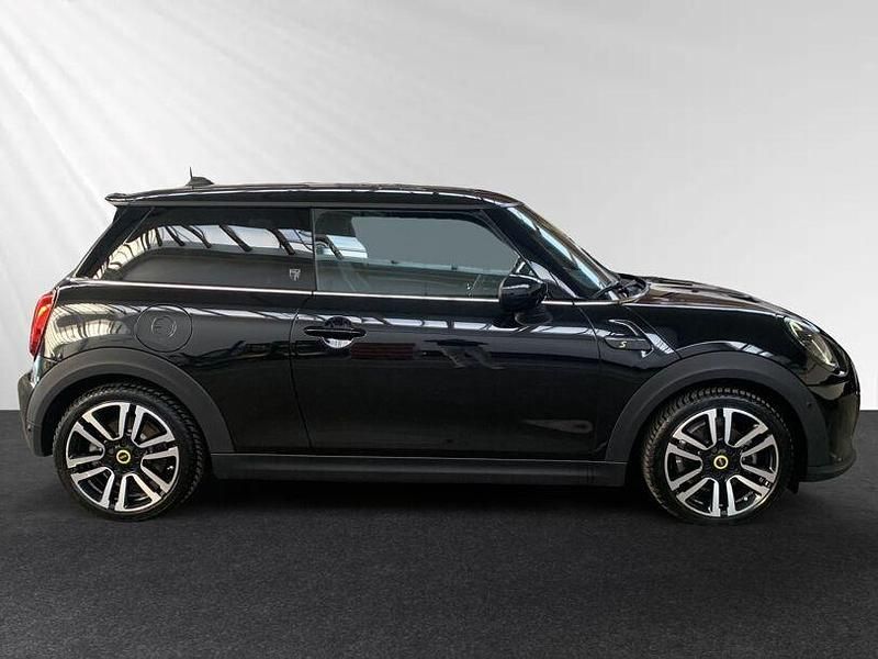 Gebraucht Mini Cooper SE 135 kW (184 PS) 2023 Schwarz Kleinwagen