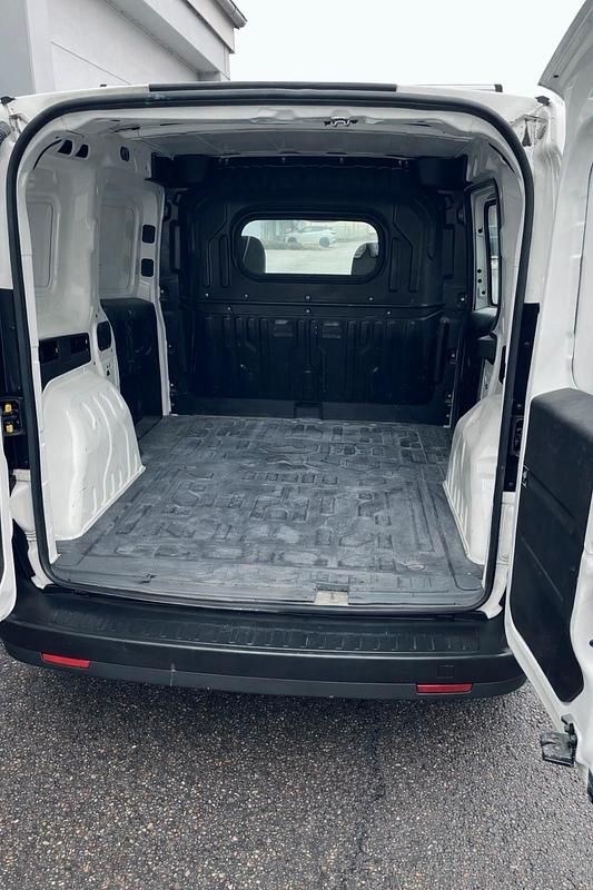 Gebraucht Opel Combo 95 PS (69 kW) 2016 Weiß Van / Kleinbus