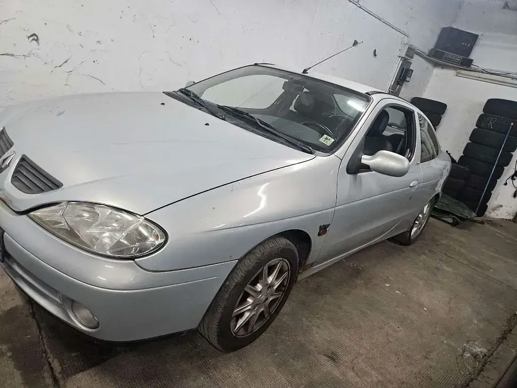 Gebraucht Renault Mégane 95 PS (69 kW) 2001 Silber Coupé