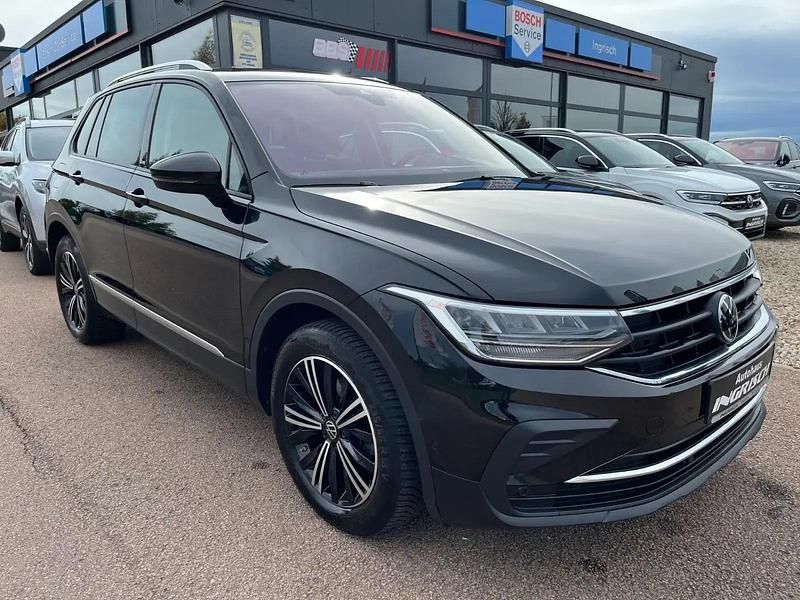Schwarz Gebraucht 2022 VW Tiguan Active SUV | 21.750 € (Guter Preis) - Bild 1/4
