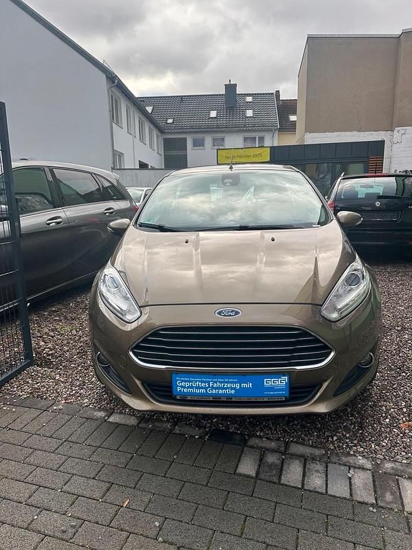 Gebraucht Ford Fiesta Titanium 125 PS (91 kW) 2013 Braun Kleinwagen