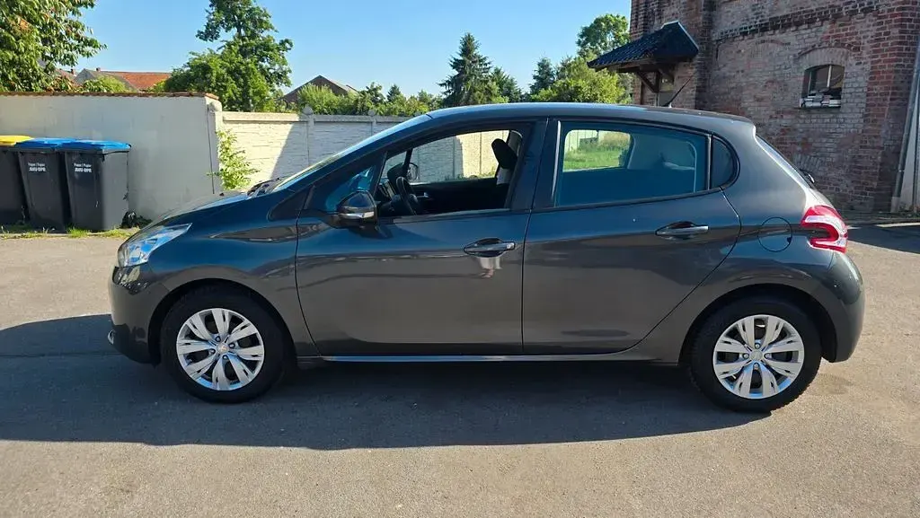 Gebraucht Peugeot 208 68 PS (50 kW) 2014 Grau Kleinwagen