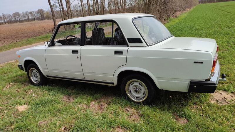 Weiß Gebraucht 1989 Lada 2107 Limousine | 7.500 € - Bild 1/4