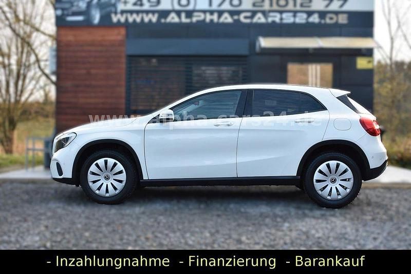 Gebraucht Mercedes GLA250 211 PS (155 kW) 2017 Weiß SUV
