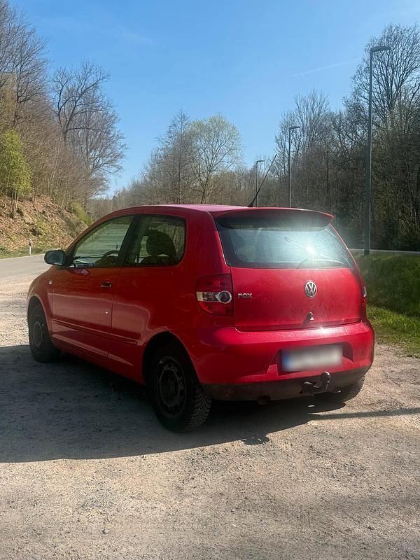 Second-hand VW Fox Edition 60 CP (44 kW) 2011 Roșu Hatchback