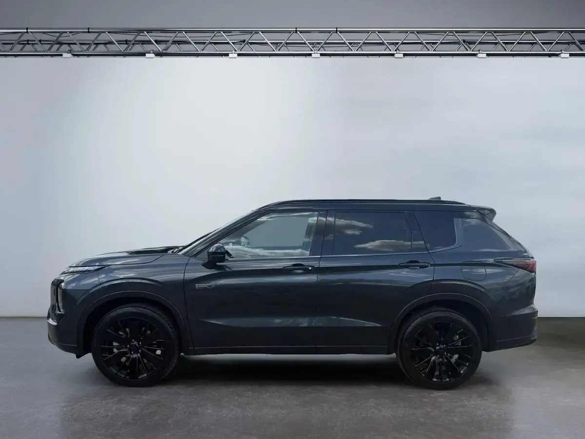 Neu Mitsubishi Outlander P-HEV Top 306 PS (225 kW) 2025 Basaltgrau / pantherschwarz SUV