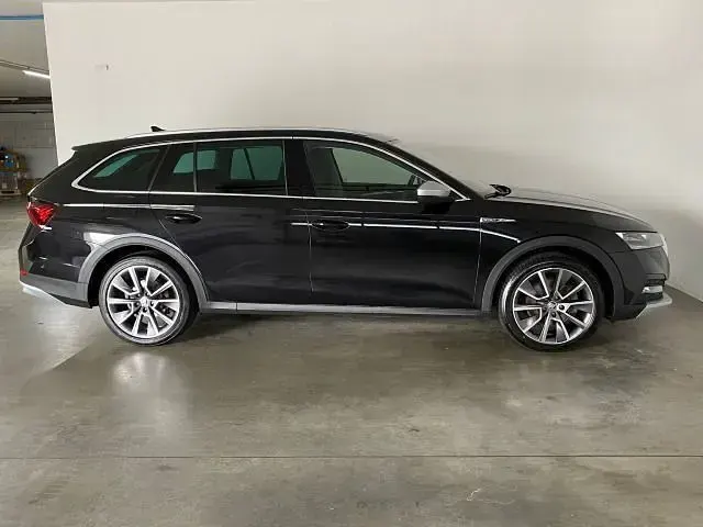 Gebraucht Skoda Octavia Scout 200 PS (147 kW) 2023 Blackmagic perleffekt (metallic) Kombi