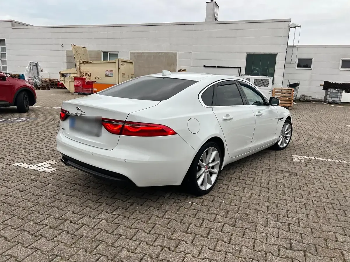 Gebraucht Jaguar XF 180 PS (132 kW) 2018 Weiß Limousine