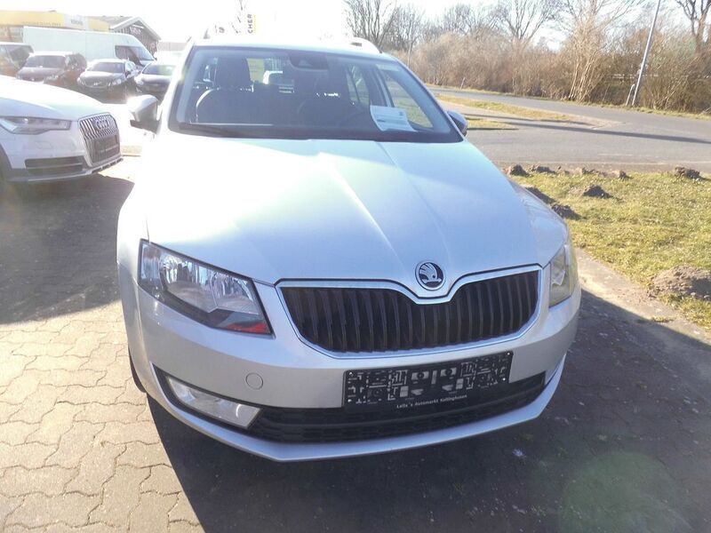 Silber Gebraucht 2015 Skoda Octavia Elegance Kombi | 9.890 € (Fairer Preis) - Bild 1/4