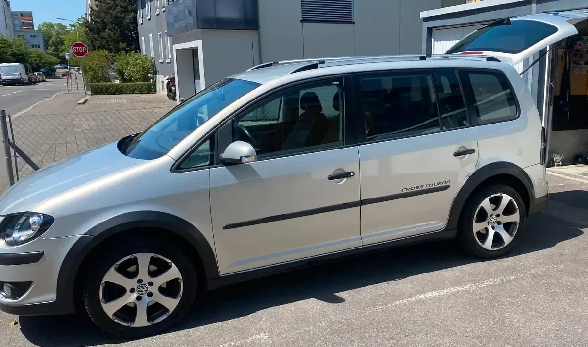 Gebraucht VW Touran Cross 140 PS (102 kW) 2009 Silber Van / Kleinbus