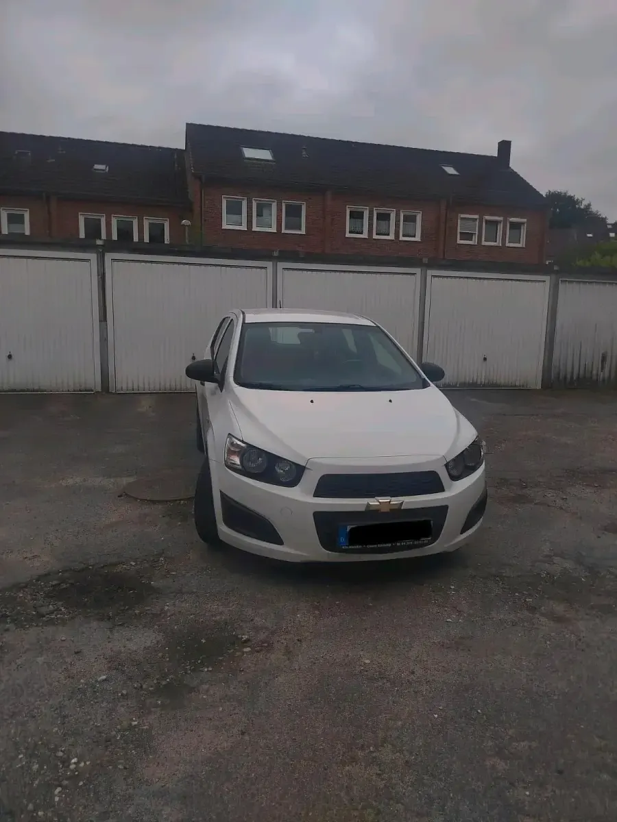 Gebraucht Chevrolet Aveo 72 PS (52 kW) 2012 Weiß Limousine