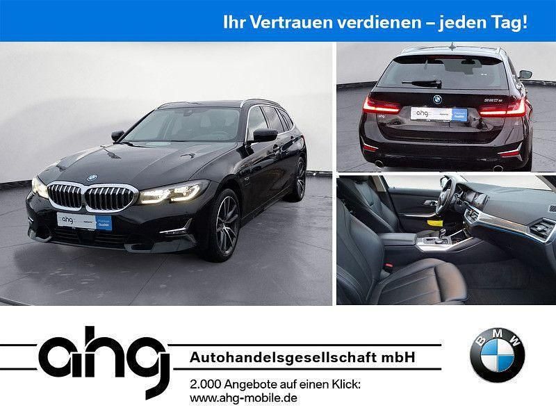 Schwarz Gebraucht 2021 BMW 320e Luxury Line Kombi | 27.860 € (Etwas zu teuer) - Bild 1/4