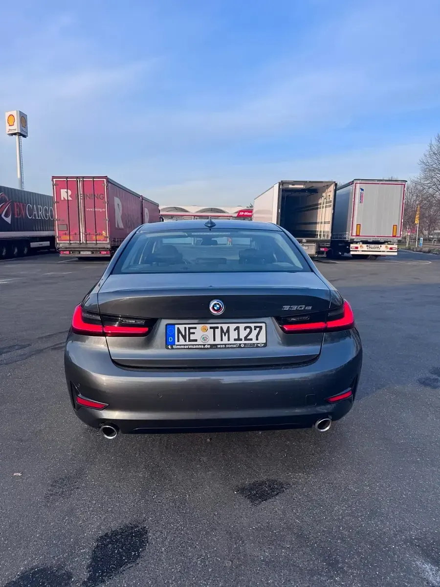 Używany BMW 330e 292 KM (214 kW) 2020 Szary Sedan/Limuzyna