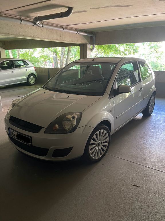 Silber Gebraucht 2008 Ford Fiesta Ambiente Kleinwagen | 1.100 € (Fairer Preis) - Bild 1/4