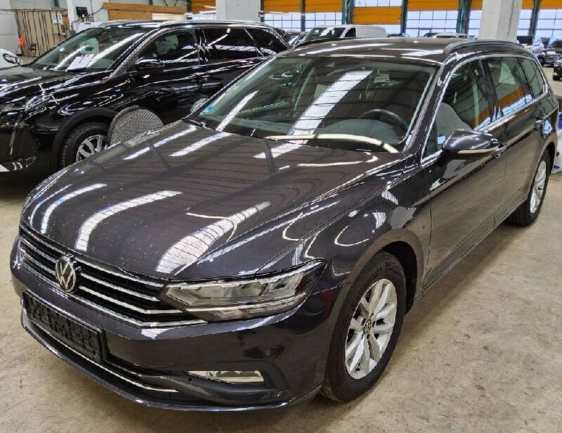 Grau Gebraucht 2022 VW Passat Business Limousine | 14.637 € (Guter Preis) - Bild 1/4