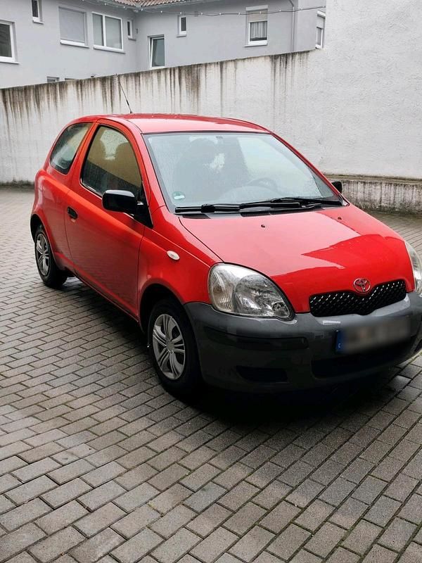 Rot Gebraucht 2005 Toyota Yaris Kleinwagen | 999 € (Superpreis) - Bild 1/4