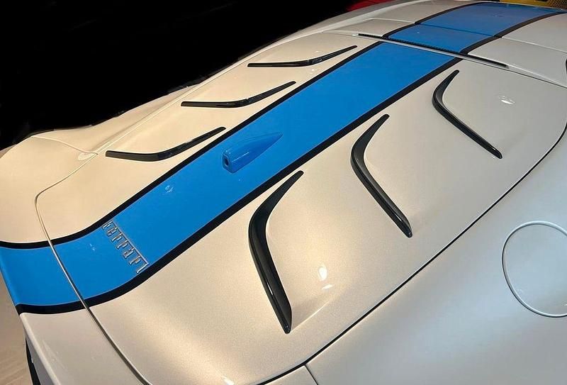 Gebraucht Ferrari 812 829 PS (609 kW) 2022 Rot