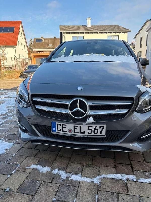Gebraucht Mercedes B180 122 PS (89 kW) 2015 Grau Van / Kleinbus