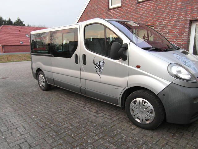 Gebraucht Opel Vivaro 137 PS (100 kW) 2003 Silber metallic Van / Kleinbus