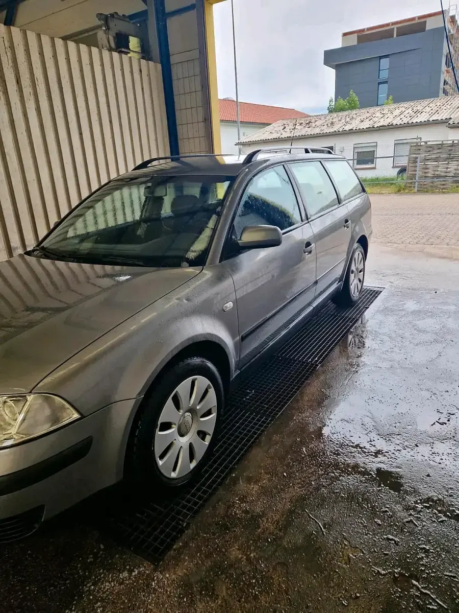 Gebraucht VW Passat 131 PS (96 kW) 2003 Grau Kombi