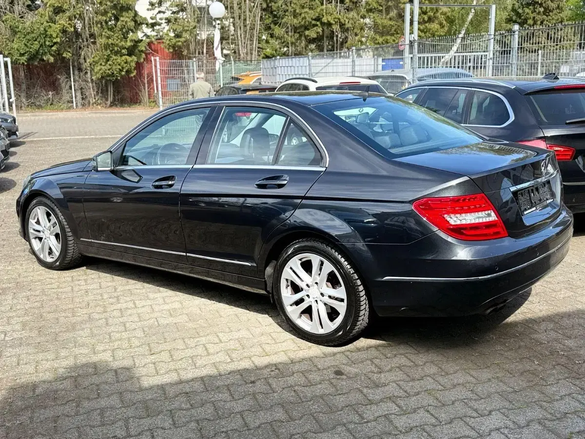 Gebraucht Mercedes C180 156 PS (114 kW) 2012 Schwarz Limousine