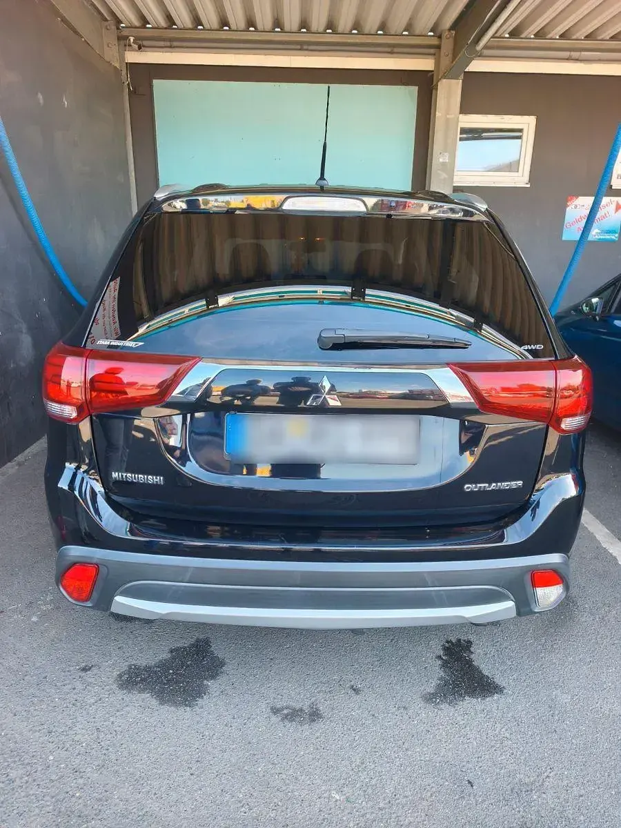 Gebraucht Mitsubishi Outlander Plus 150 PS (110 kW) 2016 Schwarz SUV
