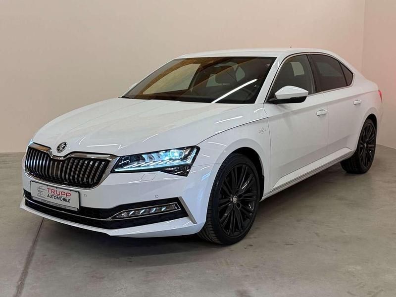 Gebraucht Skoda Superb LAURIN & KLEMENT 200 PS (147 kW) 2023 Weiß Limousine