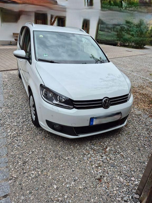 Weiß Gebraucht 2014 VW Touran Van / Kleinbus | 8.800 € (Guter Preis) - Bild 1/4
