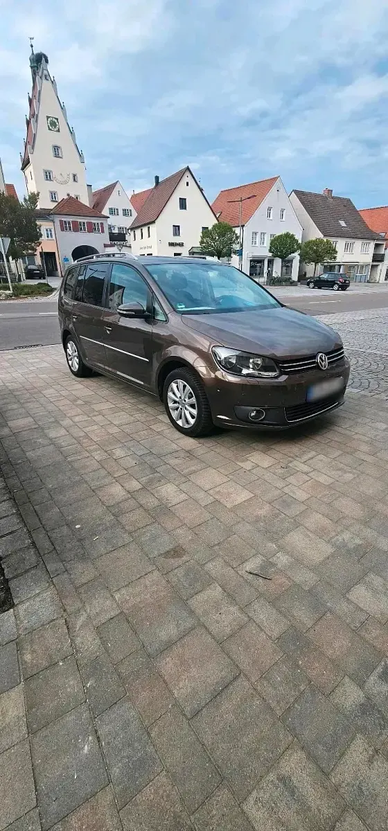Gebraucht VW Touran 105 PS (77 kW) 2012 Braun Van / Kleinbus