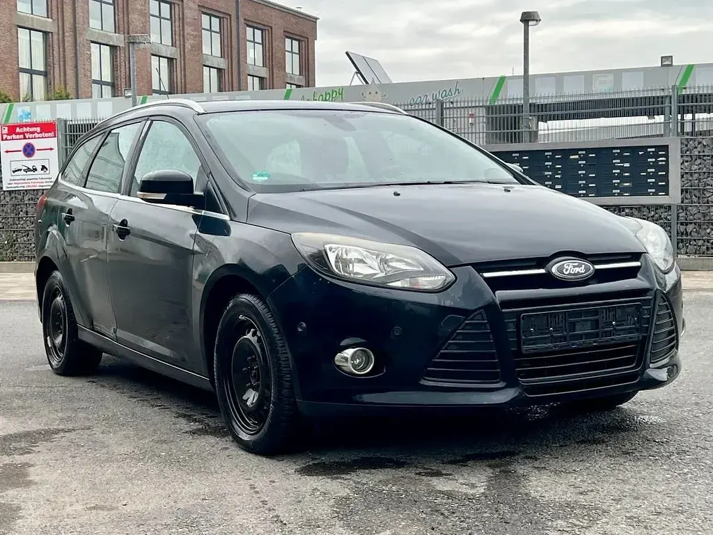 Gebraucht Ford Focus Champions Edition 125 PS (91 kW) 2013 Schwarz Limousine