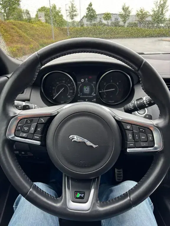 Begagnad Jaguar E-Pace R-Dynamic 179 HK (131 kW) 2018 Vit SUV