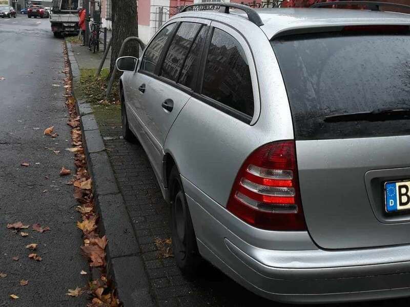 Grau Gebraucht 2006 Mercedes C220 Kombi | 3.400 € (Etwas zu teuer) - Bild 1/4