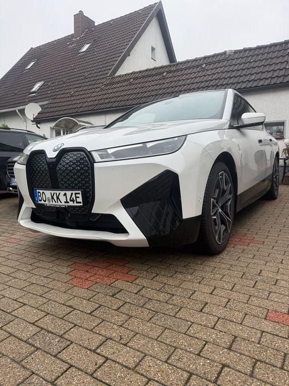 Weiß Gebraucht 2023 BMW iX Sport Line SUV | 47.900 € (Superpreis) - Bild 1/4