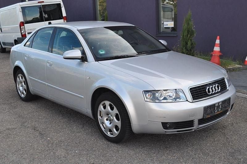 Silber Gebraucht 2003 Audi A4 Sport Limousine | 3.490 € (Fairer Preis) - Bild 1/4
