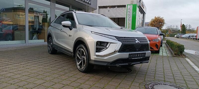 Gebraucht Mitsubishi Eclipse Cross Basis 188 PS (138 kW) 2023 Silber SUV