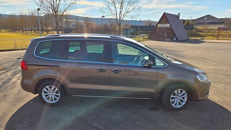 Gebraucht VW Sharan Comfortline 140 PS (102 kW) 2011 Braun Van / Kleinbus