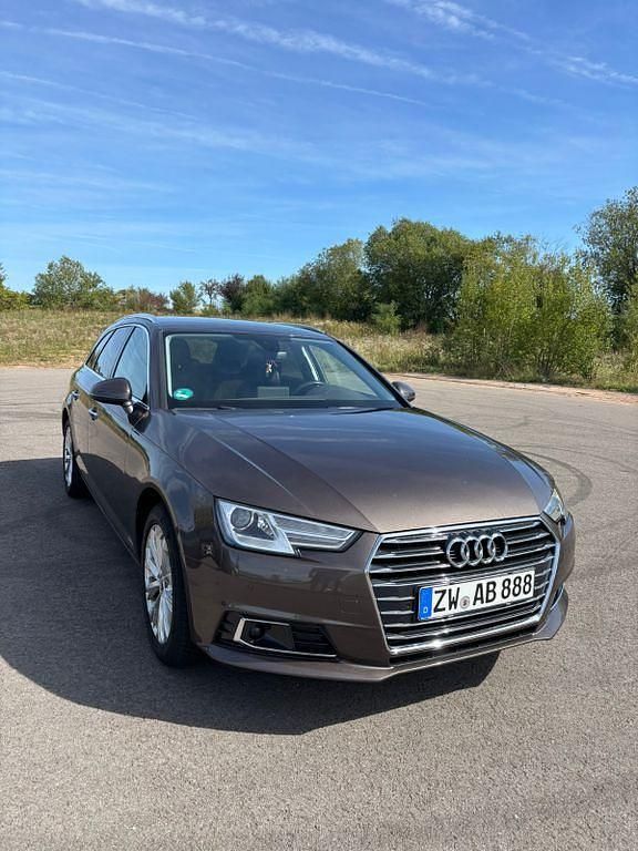 Braun Gebraucht 2017 Audi A4 Ambiente Kombi | 20.950 € (Etwas zu teuer) - Bild 1/4