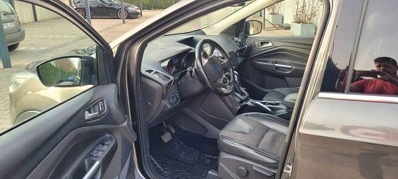 Gebraucht Ford Kuga Individual 179 PS (131 kW) 2016 Grau SUV