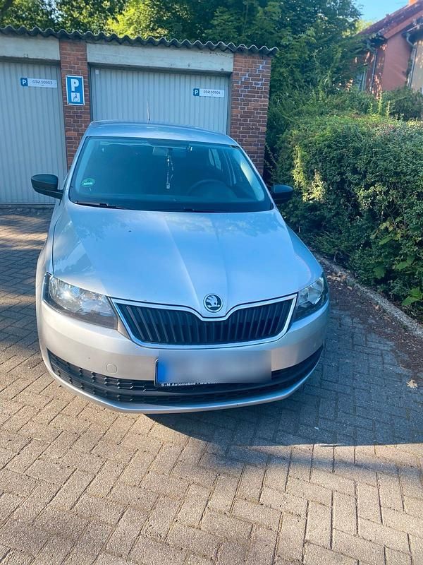 Silber Gebraucht 2013 Skoda Rapid Active Limousine | 7.600 € (Fairer Preis) - Bild 1/4