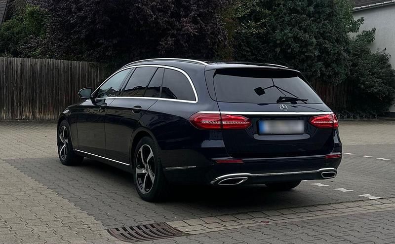Gebraucht Mercedes E220 Exclusive 194 PS (142 kW) 2017 Blau Kombi