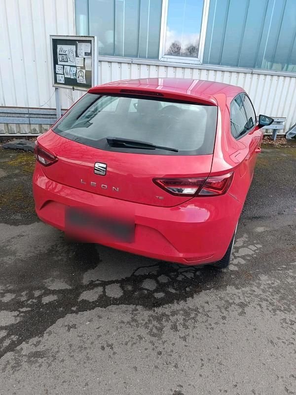 Gebraucht Seat Leon 122 PS (89 kW) 2015 Rot Limousine