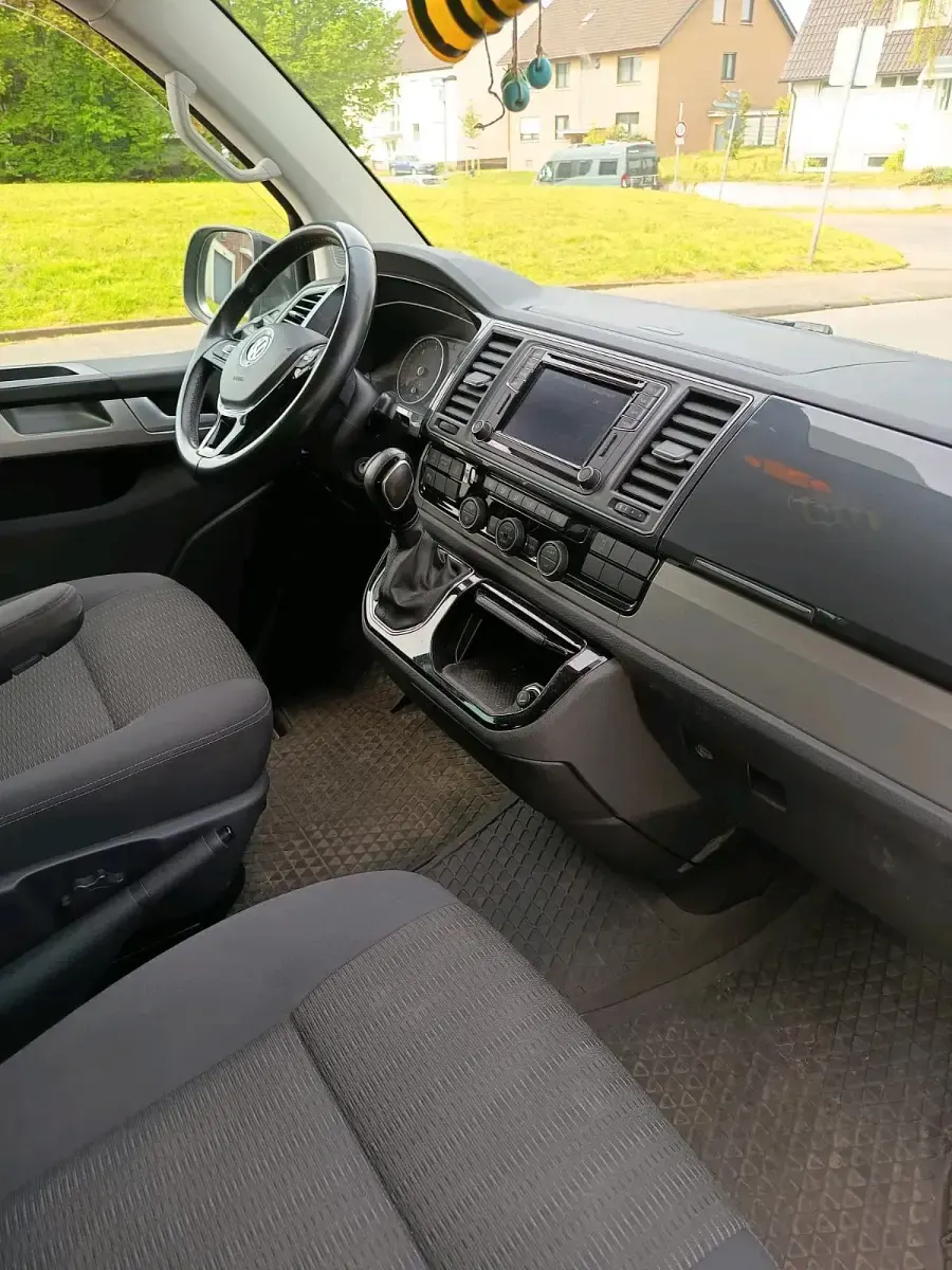 Gebraucht VW Multivan Comfortline 199 PS (146 kW) 2019 Schwarz Van / Kleinbus