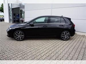 Neu VW Golf VIII Style 150 PS (110 kW) 2026 Schwarz (grenadillschwarz metallic) Limousine
