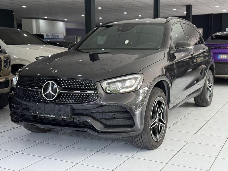 Grau Gebraucht 2020 Mercedes GLC300e AMG line SUV | 36.990 € (Superpreis) - Bild 1/4