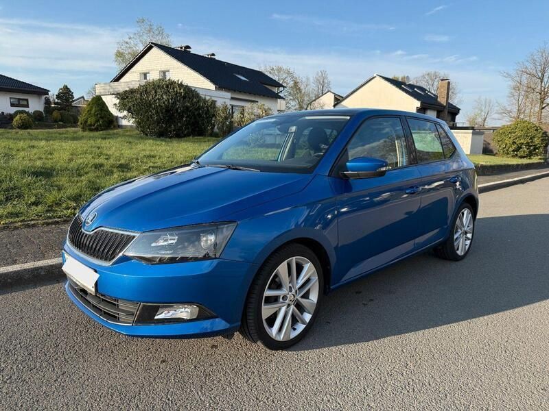 Blau Gebraucht 2014 Skoda Fabia Comfort Kleinwagen | 8.890 € (Fairer Preis) - Bild 1/4