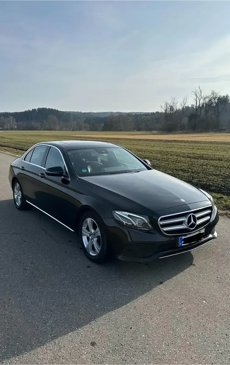 Gebraucht Mercedes E220 194 PS (142 kW) 2017 Schwarz Limousine