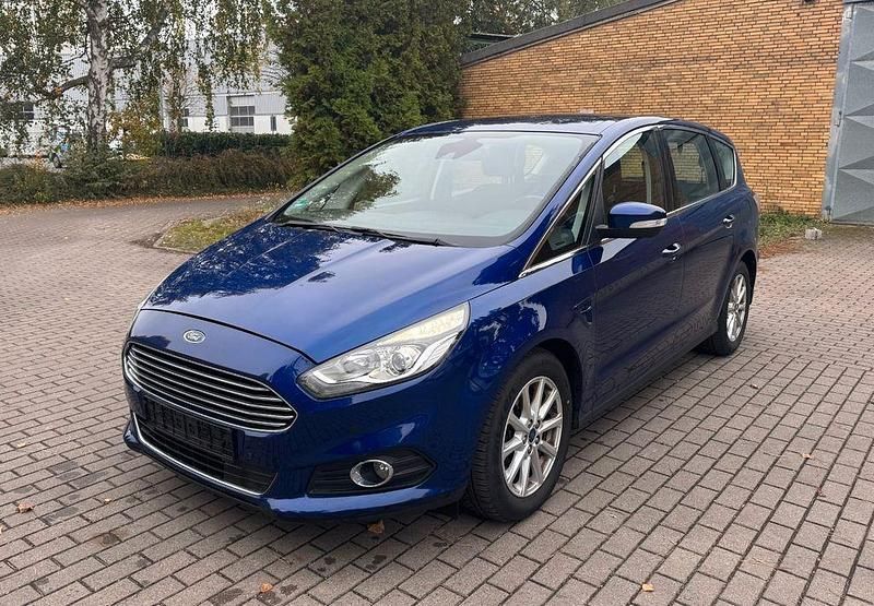 Blau Gebraucht 2018 Ford S-MAX Titanium Van / Kleinbus | 14.900 € (Superpreis) - Bild 1/4