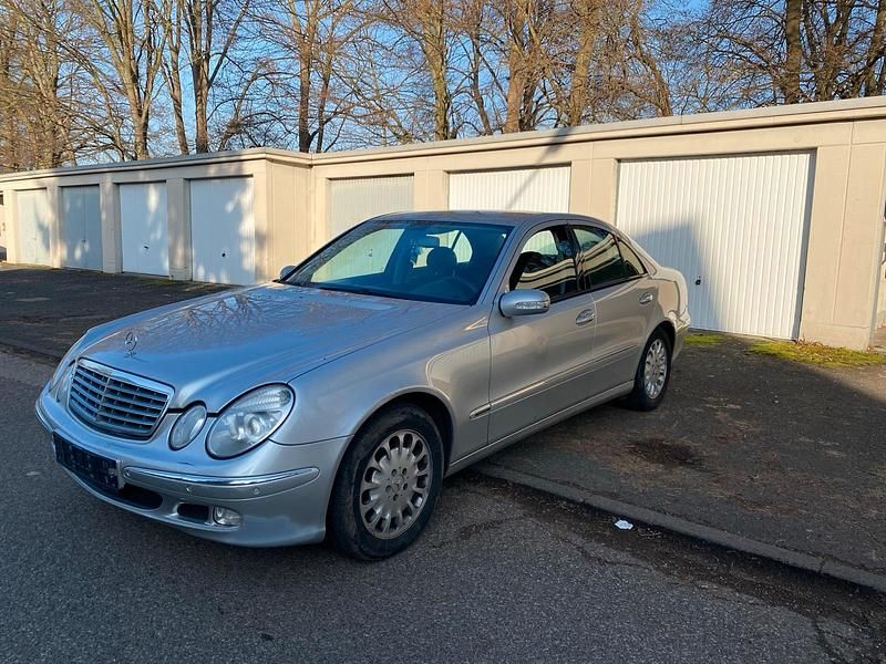 Gebraucht Mercedes E240 170 PS (125 kW) 2003 Silber Limousine